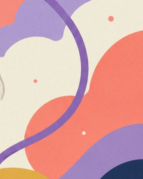 Le tuyau violet courbé parmi les nébuleuses crème, corail et mauves