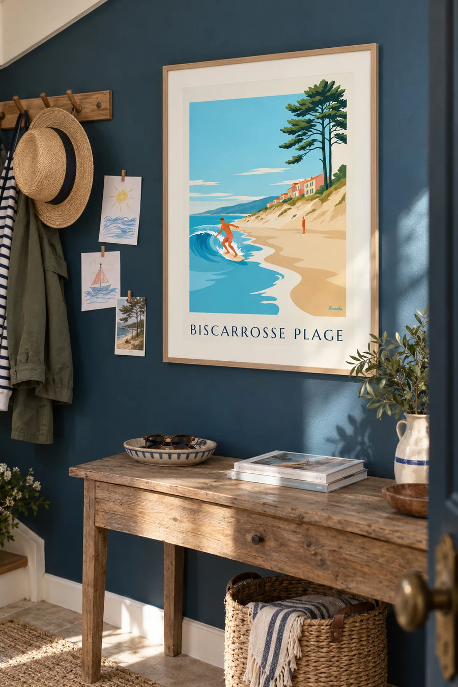 Affiche surfeur dans la vague à Biscarrosse Plage : encadrée au mur
