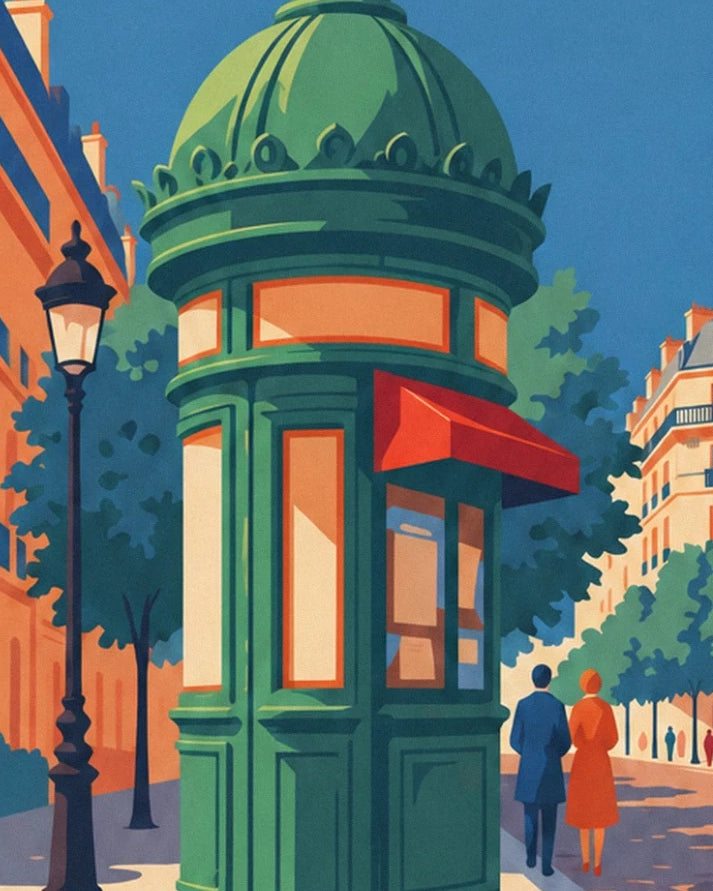 Le kiosque vert à dôme et son auvent rouge, avec un couple qui passe près du lampadaire