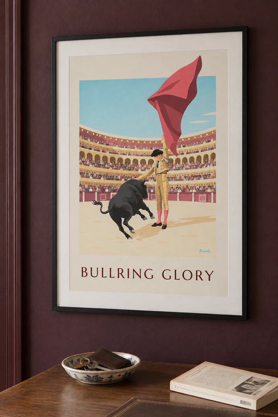 Affiche matador et taureau noir dans une arène ensoleillée : encadrée au mur
