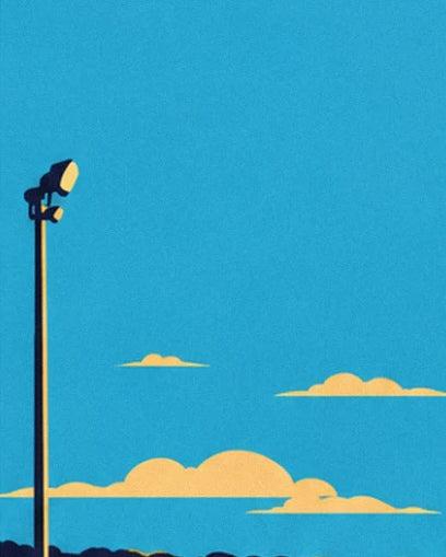 Le mât du projecteur sombre et les nuages dorés dans un ciel bleu turquoise