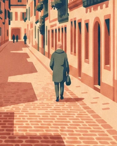 Un personnage en manteau vert et son sac dans la ruelle pavée aux façades saumon