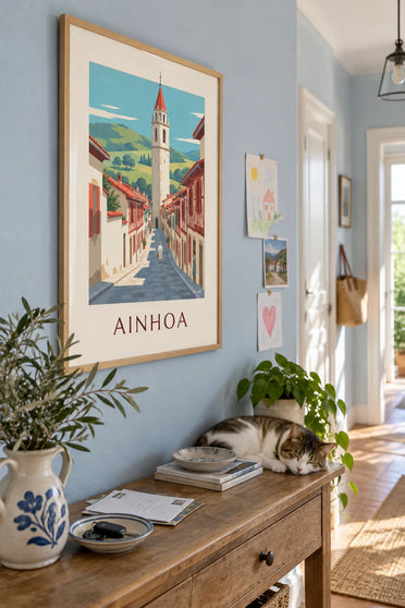 Affiche rue de maisons blanches et rouges d'Ainhoa : encadrée au mur
