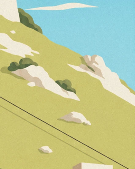 Flanc de colline vert anis parsemé de rochers clairs et de buissons, un câble tendu en diagonale