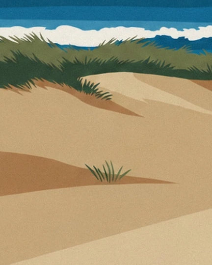 Les dunes de sable blond, leurs touffes d'herbe et les vagues blanches au loin