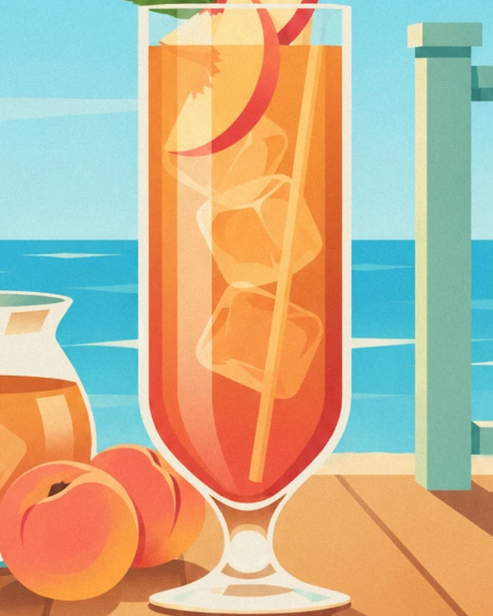 Un verre de thé glacé ambré, ses glaçons et des pêches sur la table du porche