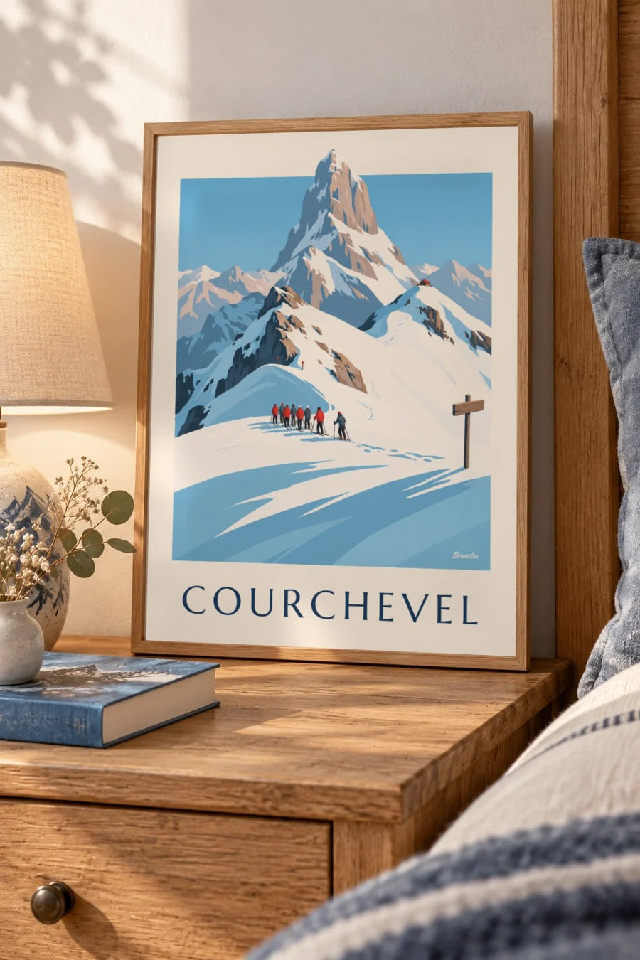 Affiche Courchevel, skieurs face à la Vanoise : petit format A4 encadré