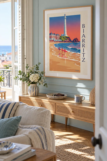 Affiche surfeurs et longboards devant l'Hôtel du Palais à Biarritz : encadrée au mur