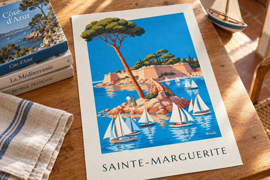 Plakát ostrov Sainte-Marguerite a královská pevnost u Cannes: položený na stole