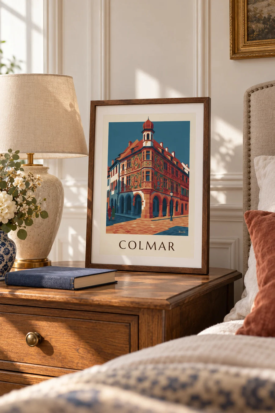 Plakát s domem Maison Pfister a jeho vyřezávanou dřevěnou galerií v Colmaru: malý formát A4 v rámu