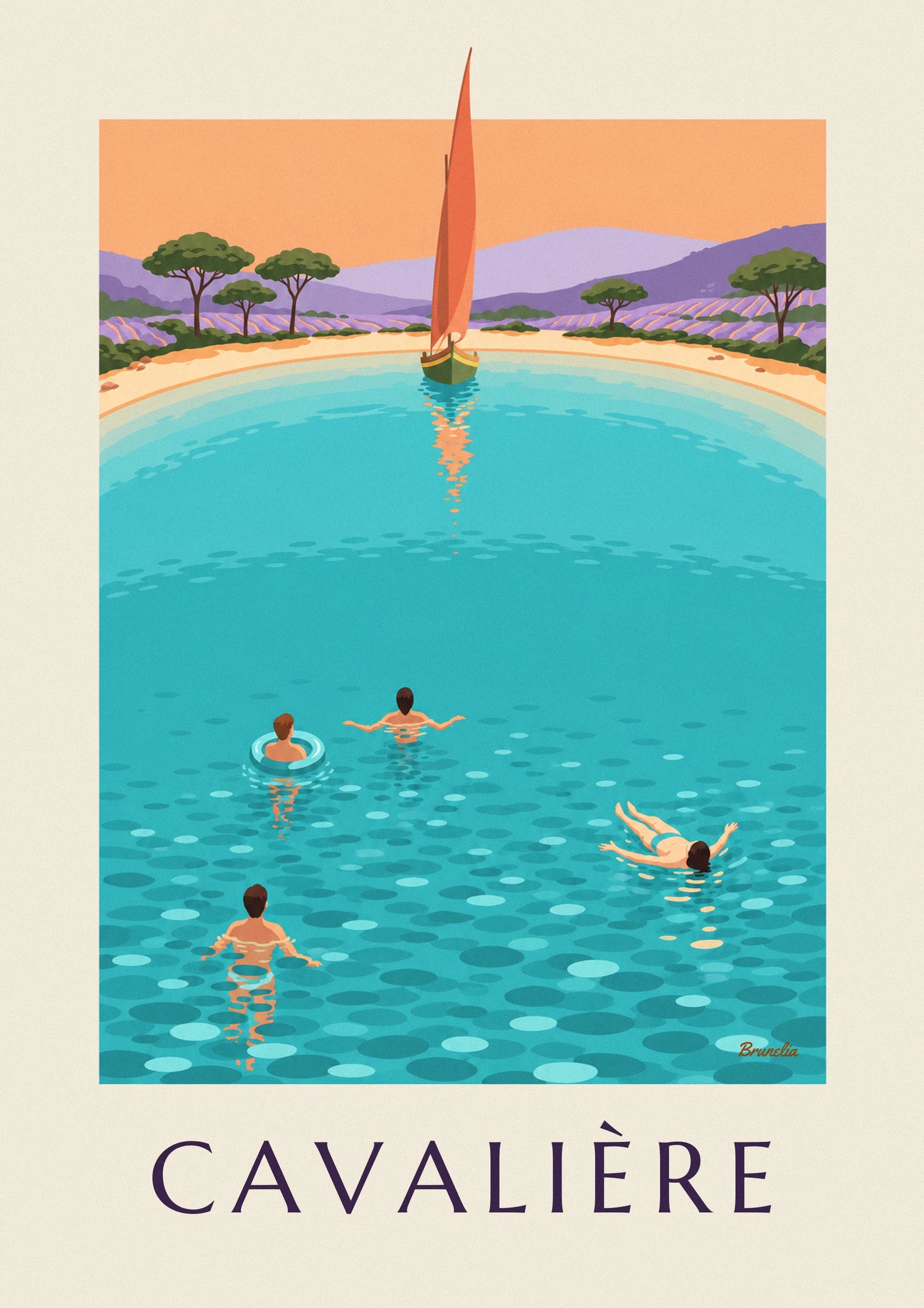 Le bateau à voile orange sur l'eau turquoise, devant la plage et les champs de lavande