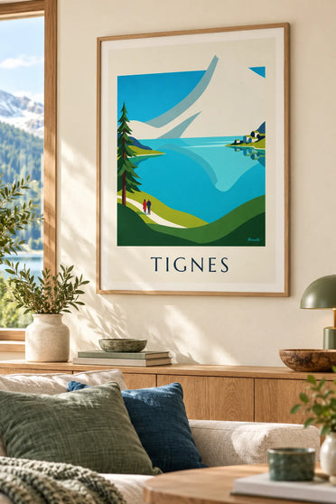 Plakát jezera v Tignes a zasněžených vrcholů Grande Motte: v rámu na zdi